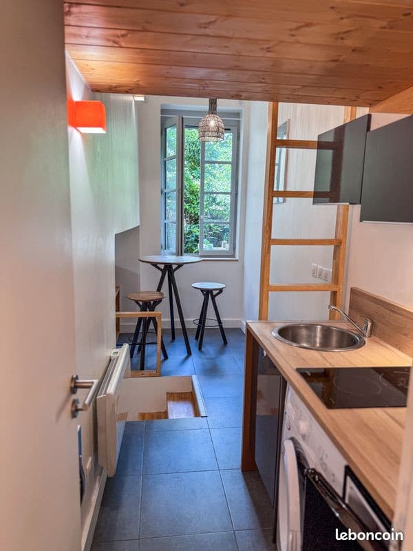 Studio meublé 18m² + mezzanine, jardin partagé | Pentes de la Croix-Rousse | 650 CC