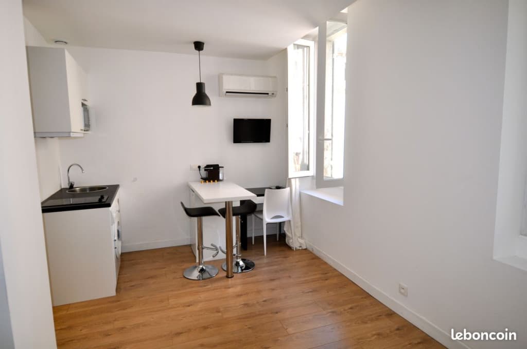 Réformés/Canebière appartement rénové meublé