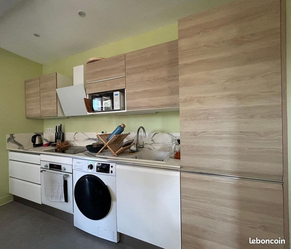 Dans une charmante copropriété calme, offrant accès et vue les espaces verts